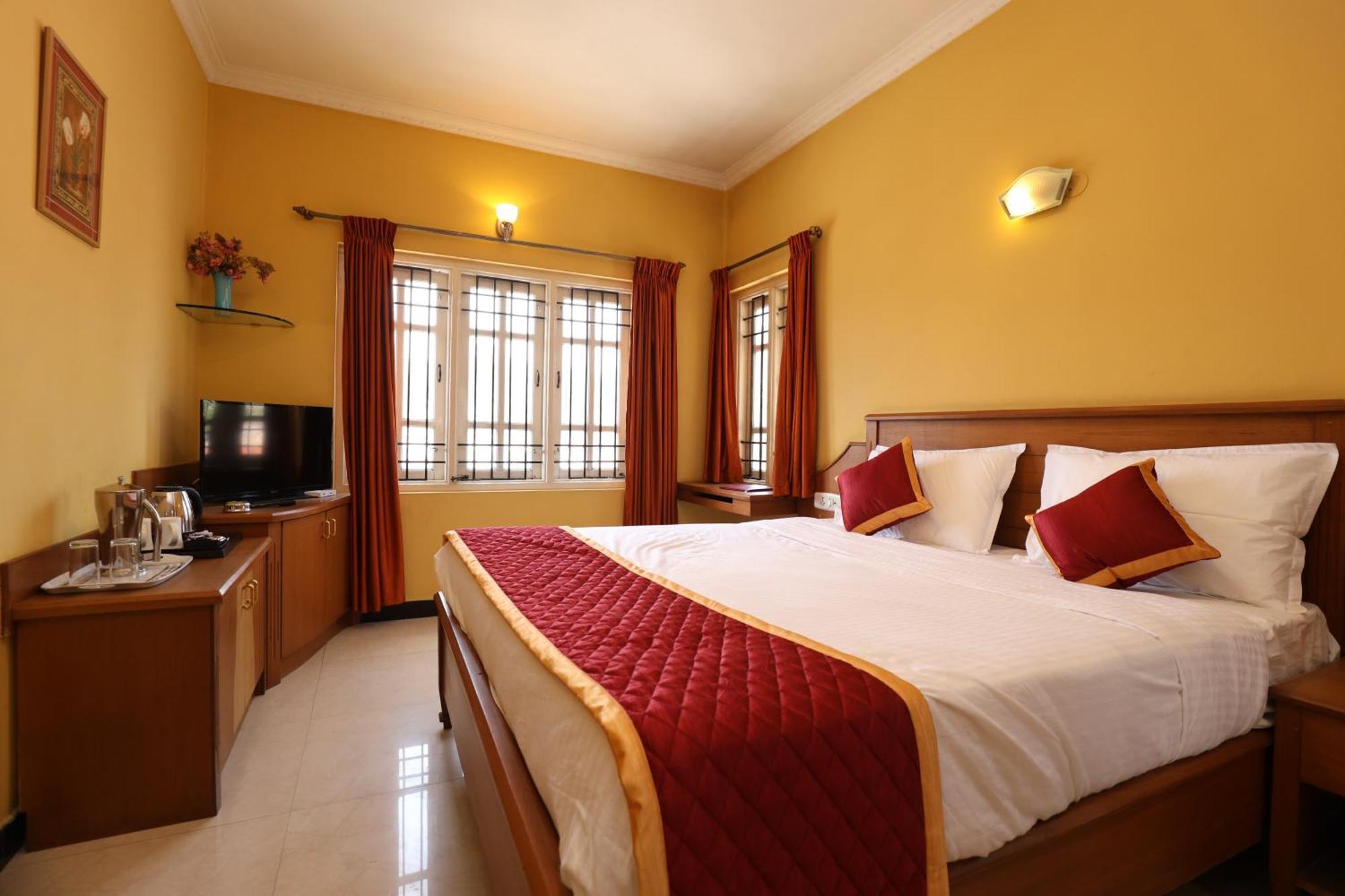 Hotel Silver Oak Ooty Ngoại thất bức ảnh