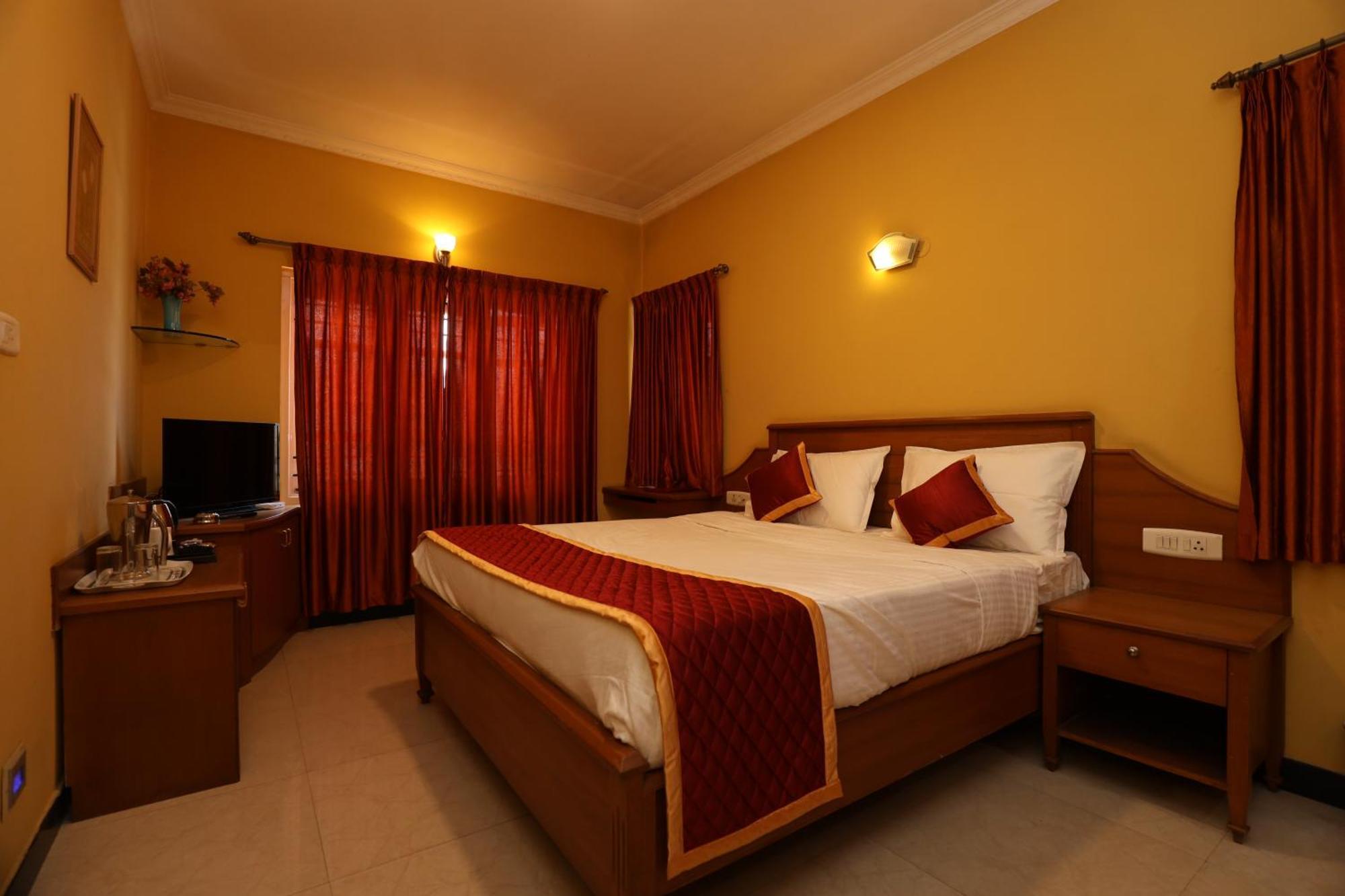 Hotel Silver Oak Ooty Ngoại thất bức ảnh